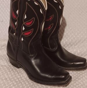 Black and Red Western Boots with Decorative Stitching